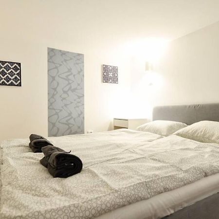Cosy Two Bedroom Flat In Rottenbiller Str,Sky Budapest Esterno foto