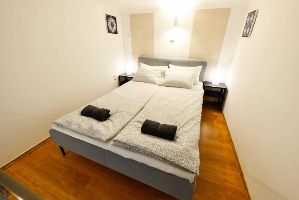 Cosy Two Bedroom Flat In Rottenbiller Str,Sky Budapest Esterno foto
