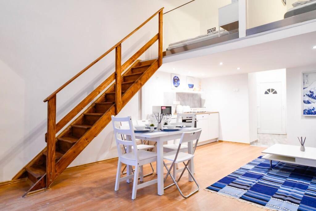 Cosy Two Bedroom Flat In Rottenbiller Str,Sky Budapest Esterno foto